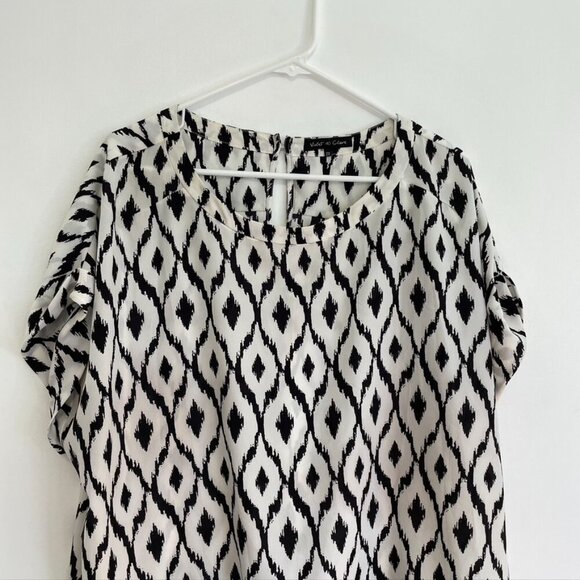 VIOLET CLAIRE Plus Size White ish Black Ikat Boho Short Dolman Sleeve Blouse Top - Picture 3 of 16